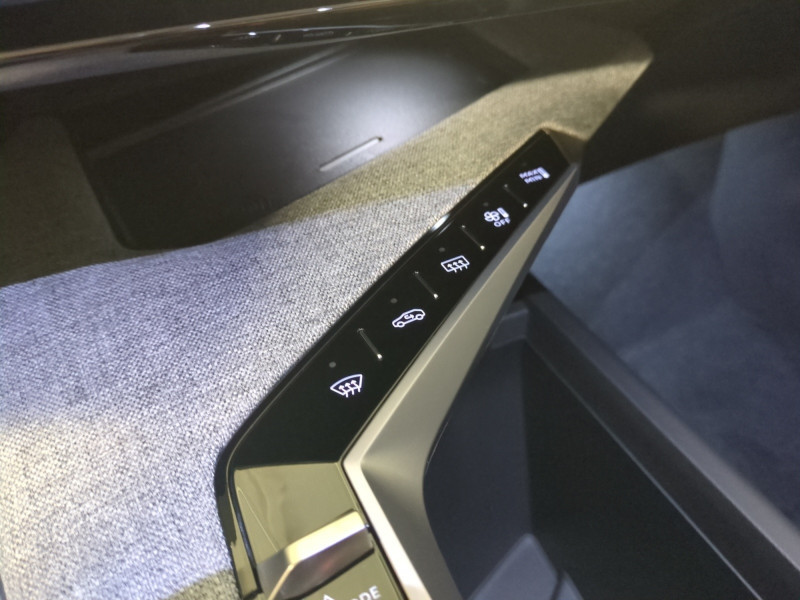 Photo 16 de l'offre de PEUGEOT 3008 1.2 HYBRID 145CH ALLURE E-DCS6 -28% à 31998€ chez Automobiles 25