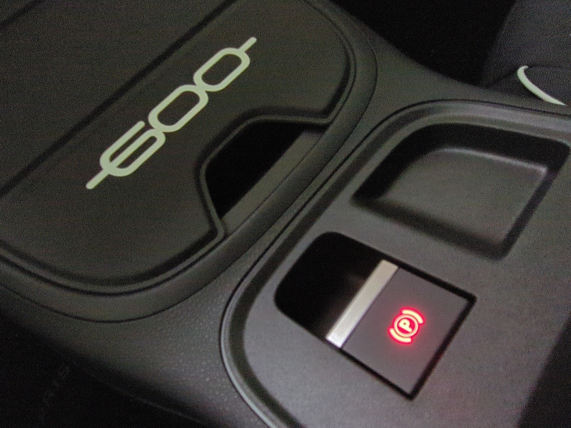 Photo 17 de l'offre de FIAT 600 1.2 HYBRID TURBO 145CH POP DCT6 -21% à 23998€ chez Automobiles 25