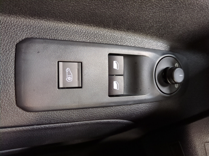 Photo 16 de l'offre de PEUGEOT PARTNER M DIESEL 100CH -30% à 21598€ chez Automobiles 25