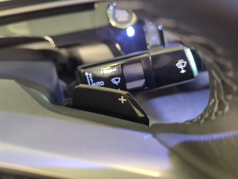 Photo 18 de l'offre de PEUGEOT 3008 1.2 HYBRID 145CH ALLURE E-DCS6 -28% à 31998€ chez Automobiles 25