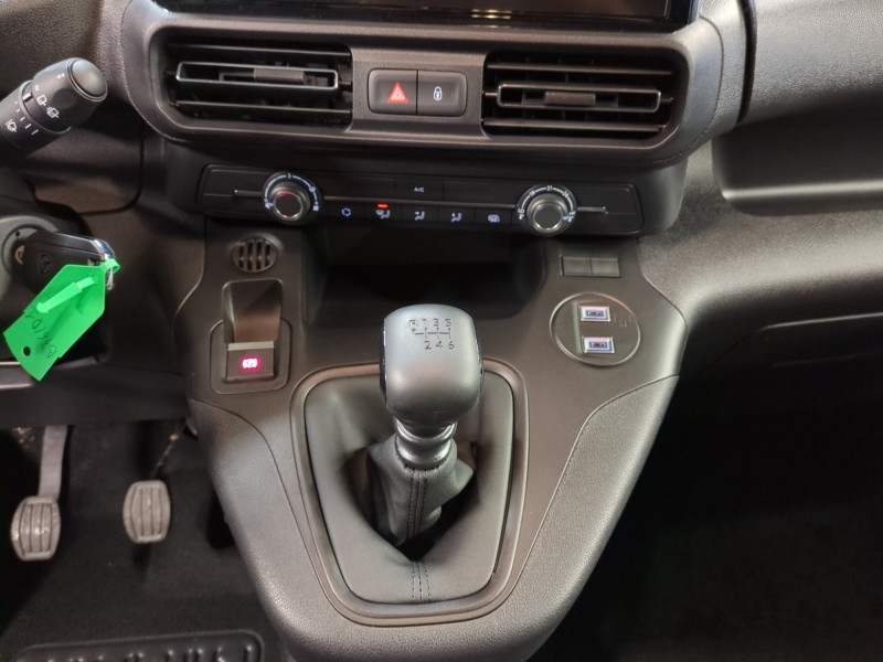 Photo 4 de l'offre de PEUGEOT PARTNER M DIESEL 100CH -30% à 21598€ chez Automobiles 25