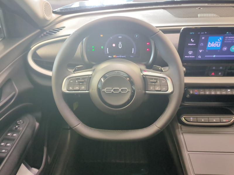 Photo 4 de l'offre de FIAT 600 1.2 HYBRID TURBO 145CH POP DCT6 -21% à 23998€ chez Automobiles 25