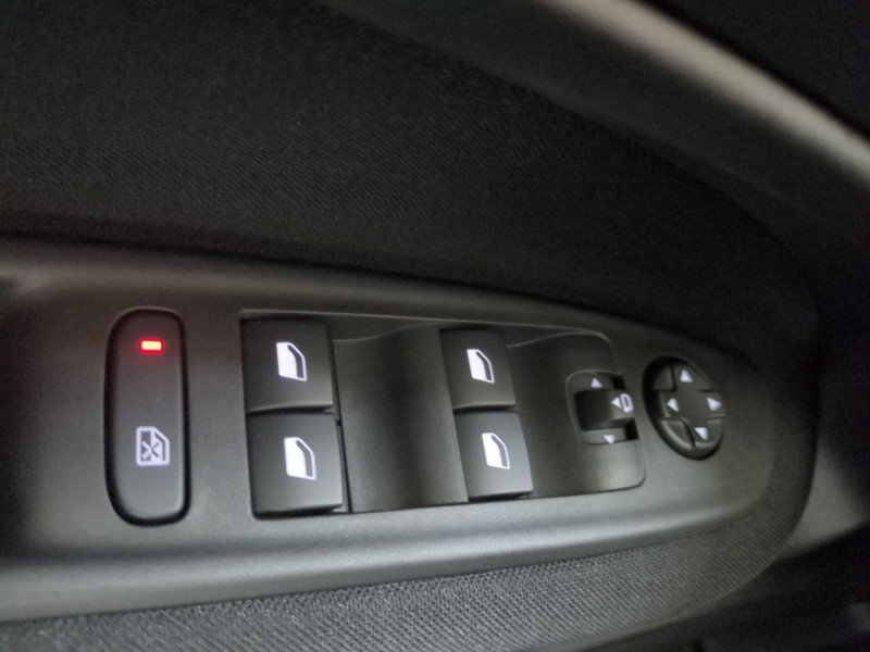 Photo 18 de l'offre de FIAT 600 1.2 HYBRID TURBO 145CH POP DCT6 -21% à 23998€ chez Automobiles 25