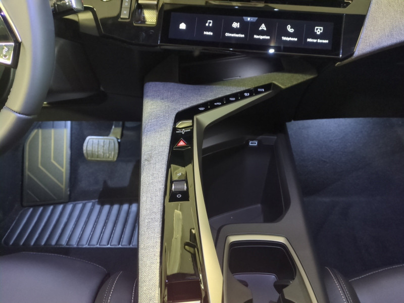 Photo 5 de l'offre de PEUGEOT 3008 1.2 HYBRID 145CH ALLURE E-DCS6 -28% à 31998€ chez Automobiles 25