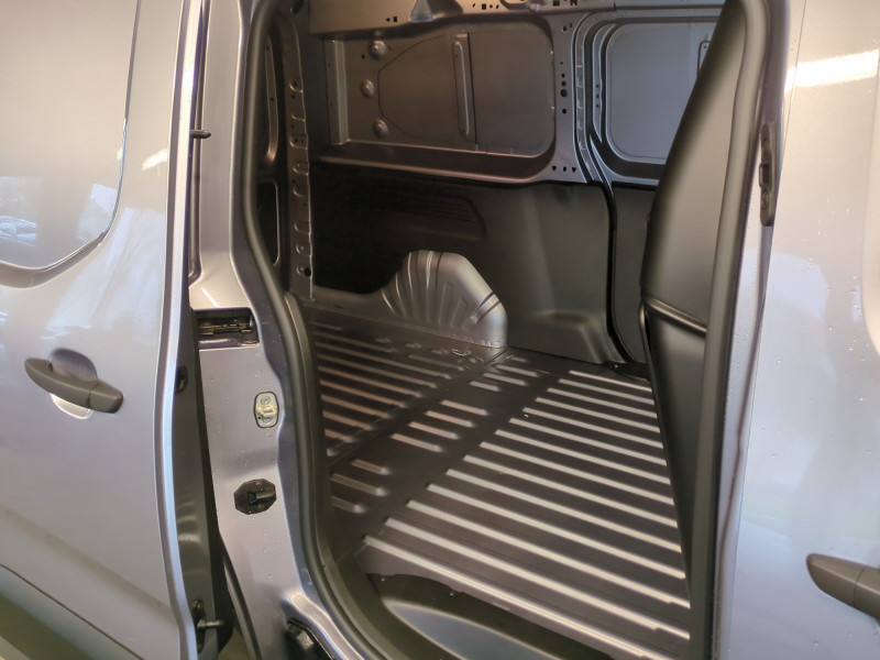 Photo 18 de l'offre de CITROEN BERLINGO VAN XL DIESEL 130CH AUTOMATIQUE -30% à 24598€ chez Automobiles 25