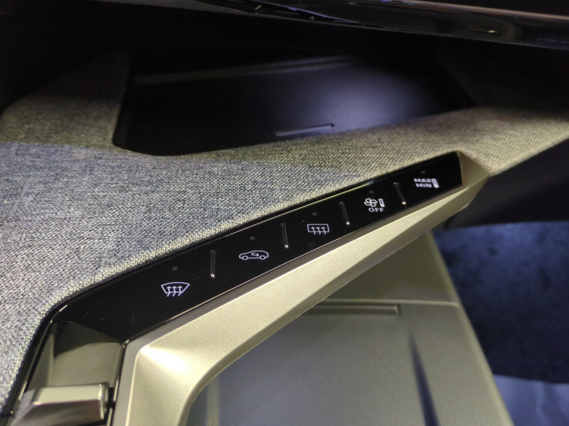 Photo 16 de l'offre de PEUGEOT 5008 HYBRID 145CH GT E-DCS6 -27% à 35998€ chez Automobiles 25