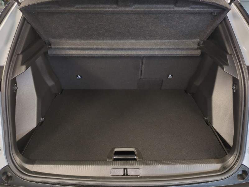 Photo 18 de l'offre de PEUGEOT 2008 1.2 HYBRID 145CH ALLURE E-DCS6 -30% à 25498€ chez Automobiles 25