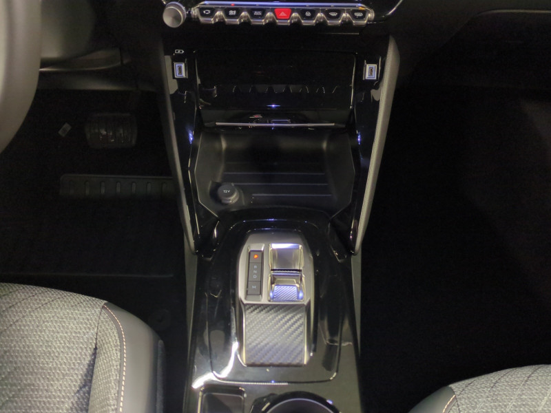 Photo 5 de l'offre de PEUGEOT 2008 1.2 HYBRID 145CH ALLURE E-DCS6 -30% à 25498€ chez Automobiles 25