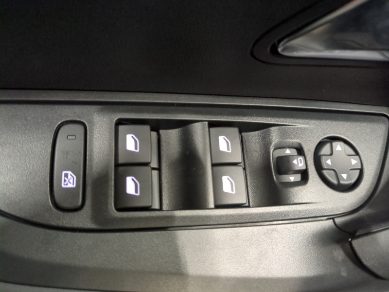 Photo 17 de l'offre de PEUGEOT 2008 1.2 HYBRID 145CH ALLURE E-DCS6 -30% à 25498€ chez Automobiles 25