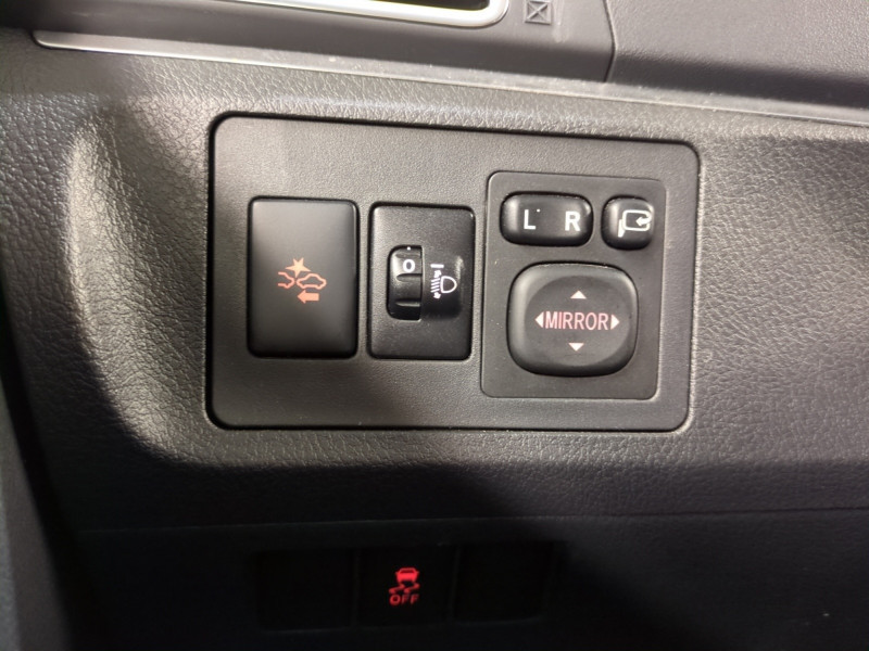 Photo 18 de l'offre de TOYOTA VERSO 112 D-4D FAP DYNAMIC 7 PLACES à 9990€ chez Automobiles 25