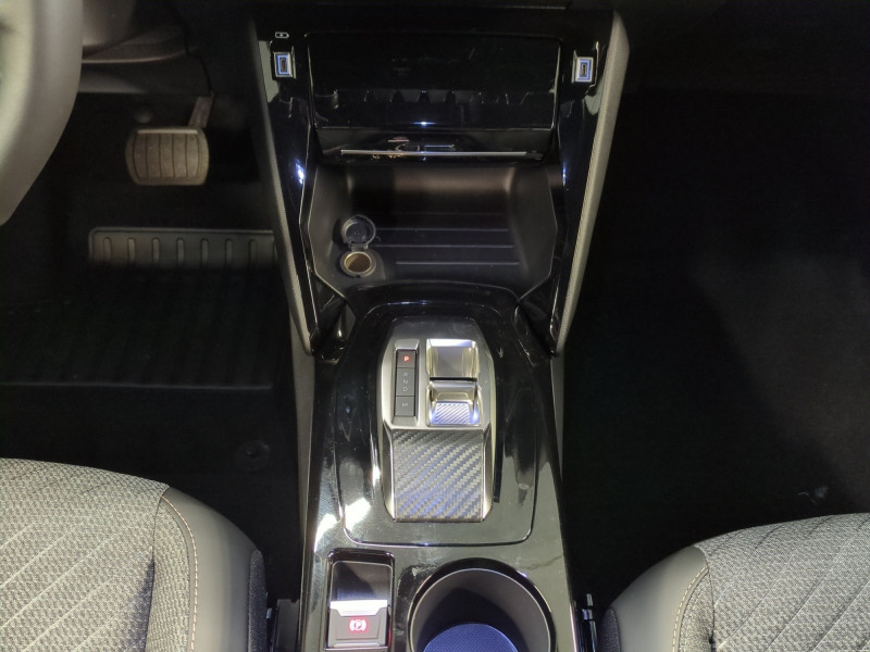 Photo 8 de l'offre de PEUGEOT 2008 1.2 HYBRID 145CH ALLURE E-DCS6 -31% à 25498€ chez Automobiles 25