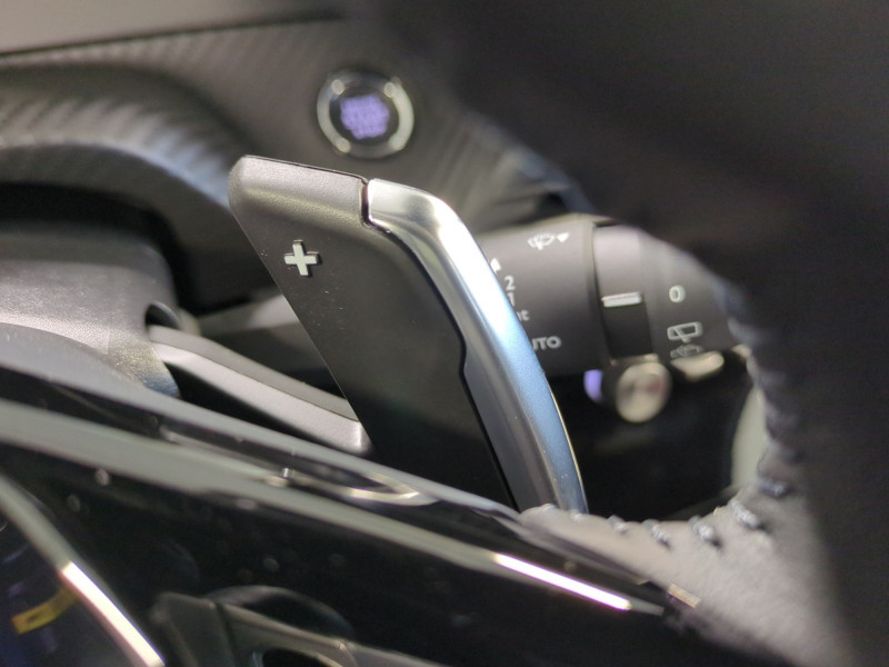 Photo 16 de l'offre de PEUGEOT 2008 1.2 HYBRID 145CH ALLURE E-DCS6 -31% à 25498€ chez Automobiles 25