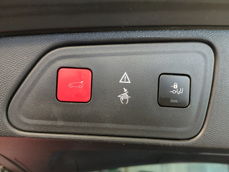 Photo 19 de l'offre de PEUGEOT 3008 1.2 PURETECH 130CH GT LINE S&S à 11490€ chez Automobiles 25