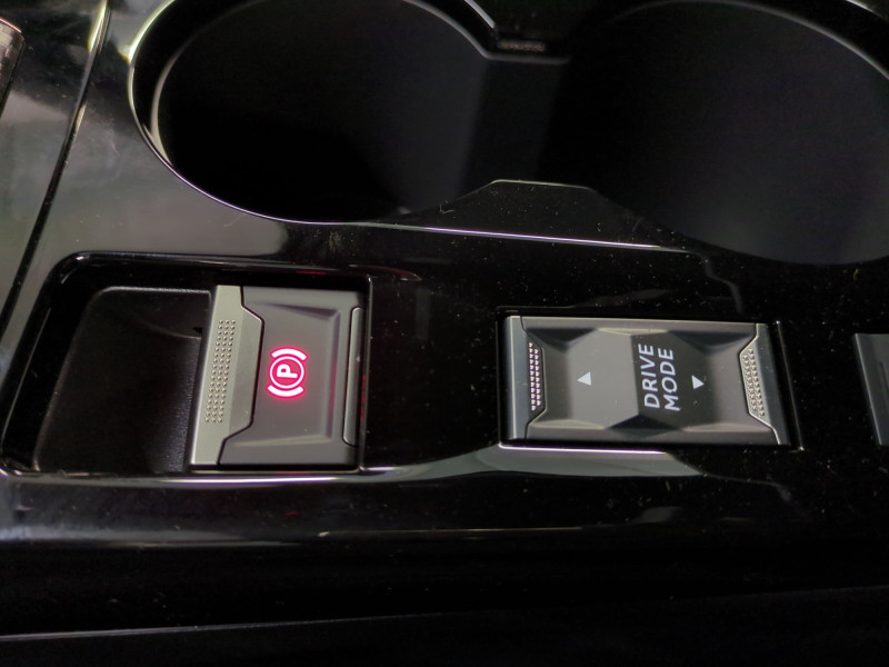 Photo 17 de l'offre de PEUGEOT 2008 1.2 HYBRID 145CH ALLURE E-DCS6 -31% à 25498€ chez Automobiles 25