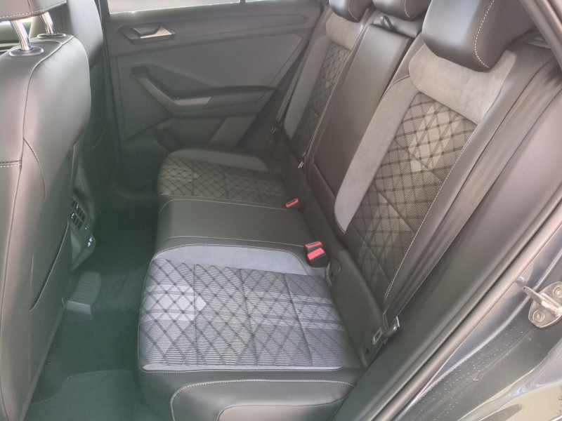 Photo 6 de l'offre de VOLKSWAGEN T-ROC 2.0 TDI 150CH R-LINE EDITION DSG7 -24% à 36998€ chez Automobiles 25