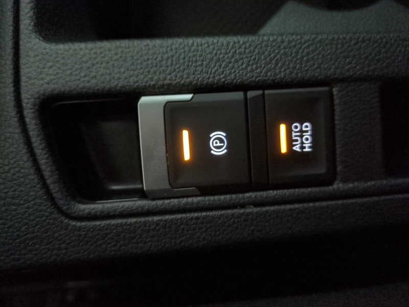 Photo 16 de l'offre de VOLKSWAGEN T-ROC 2.0 TDI 150CH R-LINE EDITION DSG7 -24% à 36998€ chez Automobiles 25