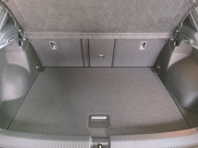 Photo 19 de l'offre de VOLKSWAGEN T-ROC 2.0 TDI 150CH R-LINE EDITION DSG7 -24% à 36998€ chez Automobiles 25