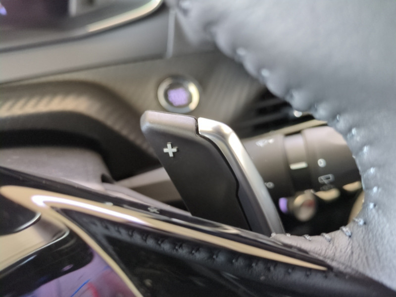 Photo 18 de l'offre de PEUGEOT 2008 1.2 HYBRID 145CH ALLURE E-DCS6 -31% à 25498€ chez Automobiles 25