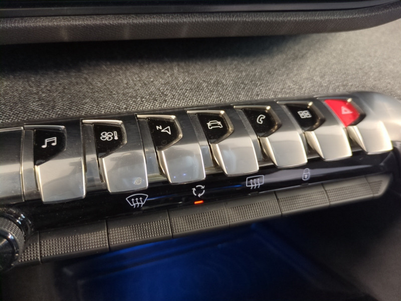 Photo 16 de l'offre de PEUGEOT 3008 1.2 PURETECH 130CH ALLURE S&S EAT8 à 12490€ chez Automobiles 25