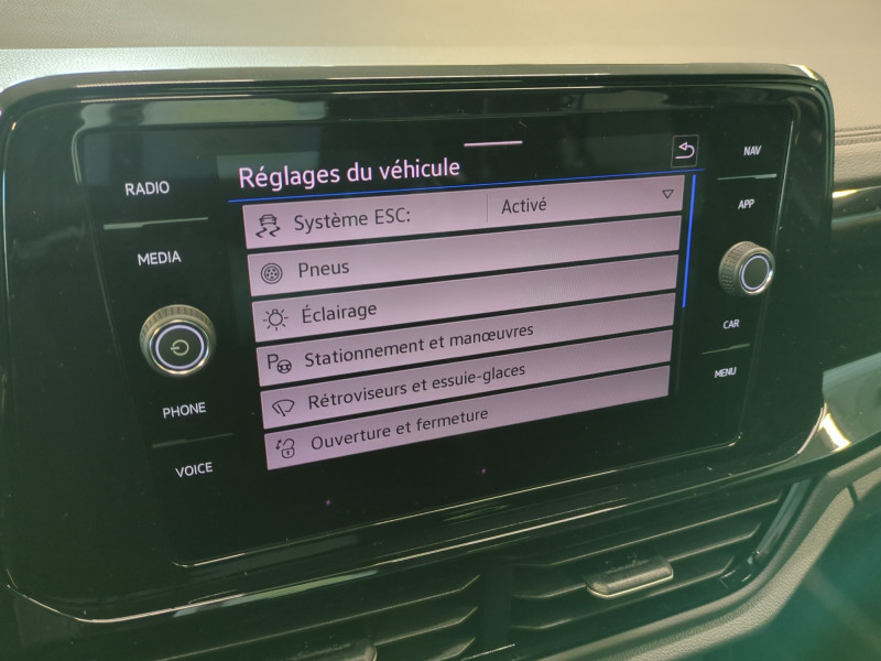 Photo 12 de l'offre de VOLKSWAGEN T-ROC 2.0 TDI 150CH R-LINE EDITION DSG7 -24% à 36998€ chez Automobiles 25