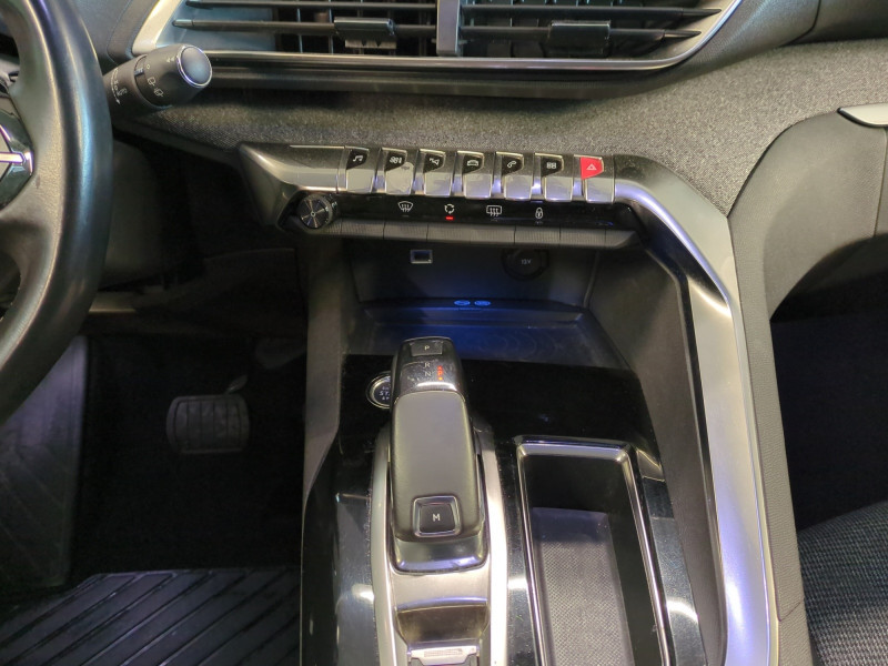 Photo 5 de l'offre de PEUGEOT 3008 1.2 PURETECH 130CH ALLURE S&S EAT8 à 12490€ chez Automobiles 25