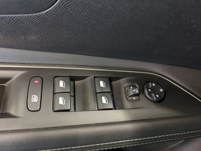 Photo 17 de l'offre de PEUGEOT 3008 1.2 PURETECH 130CH ALLURE S&S EAT8 à 12490€ chez Automobiles 25