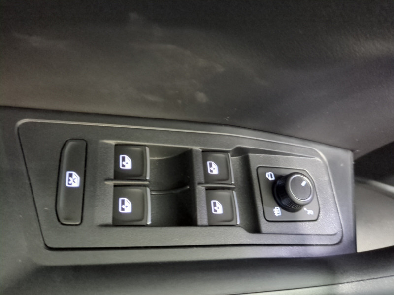 Photo 16 de l'offre de VOLKSWAGEN T-ROC 2.0 TDI 150CH R-LINE EDITION DSG7 -24% à 36998€ chez Automobiles 25