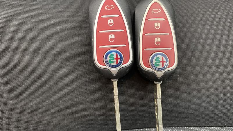 Vente en ligne Alfa Romeo Giulietta 1.6 JTDm 120ch Super Stop&Start au prix de 18 980 €