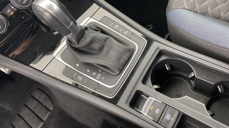 Vente en ligne Volkswagen Golf 1.6 TDI 115ch  IQ.Drive DSG7 au prix de 21 980 €