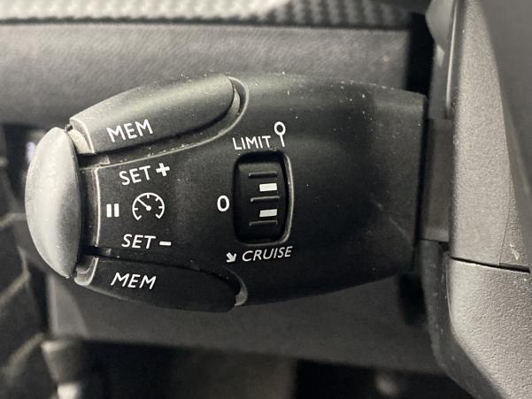 Vente en ligne Peugeot 2008 1.2 PureTech 130ch Allure EAT8 au prix de 23 980 €