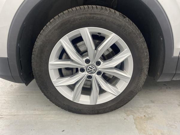 Vente en ligne Volkswagen Tiguan 2.0 TSI 190ch Confortline 4Motion DSG7 suréquipé au prix de 29 980 €