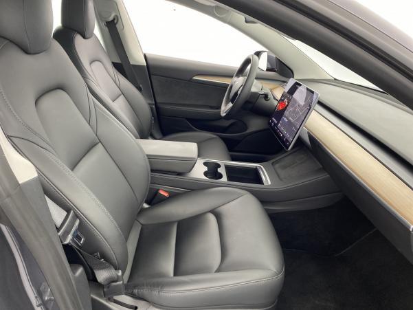Vente en ligne Tesla Model 3 Standard RWD Plus + Sièges chauffants + Chargeur induction au prix de 37 980 €