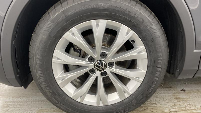 Vente en ligne Volkswagen Tiguan 1.5 TSI 150ch Life DSG7+options au prix de 33 990 €