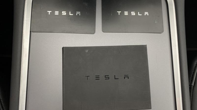 Vente en ligne Tesla Model 3 Standard RWD Plus + Sièges chauffants + Chargeur induction au prix de 39 780 €