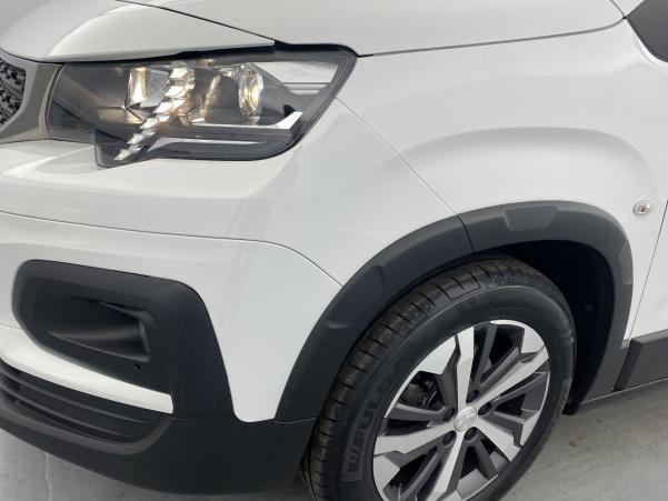 Vente en ligne Peugeot Rifter BlueHDi 100ch Standard Allure + Options au prix de 22 990 €