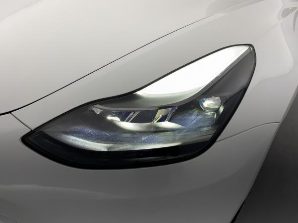 Vente en ligne Tesla Model 3 Standard RWD Plus + Sièges chauffants + Chargeur induction au prix de 36 980 €