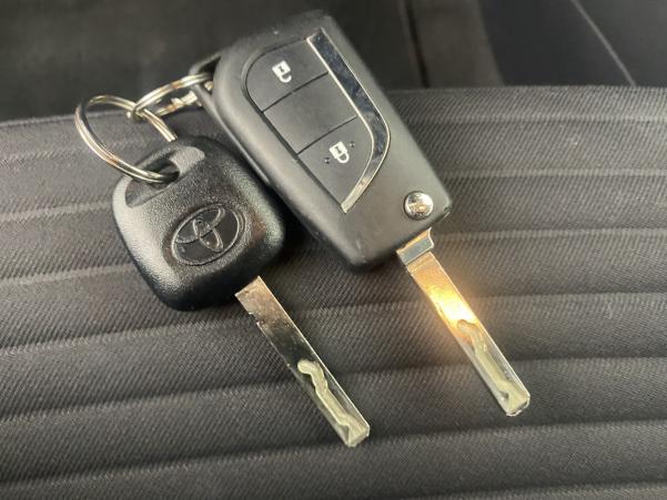 Vente en ligne Toyota Yaris 70 VVT-i Ultimate 5p au prix de 12 980 €