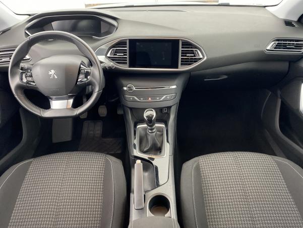 Vente en ligne Peugeot 308 1.2 PureTech 130ch Active Pack +Caméra Gris platinium au prix de 18 980 €