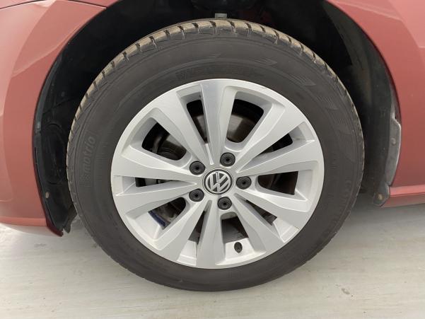 Vente en ligne Volkswagen Golf 1.0 TSI 115ch Confortline DSG7 + Caméra Rouge Cranberry au prix de 18 290 €