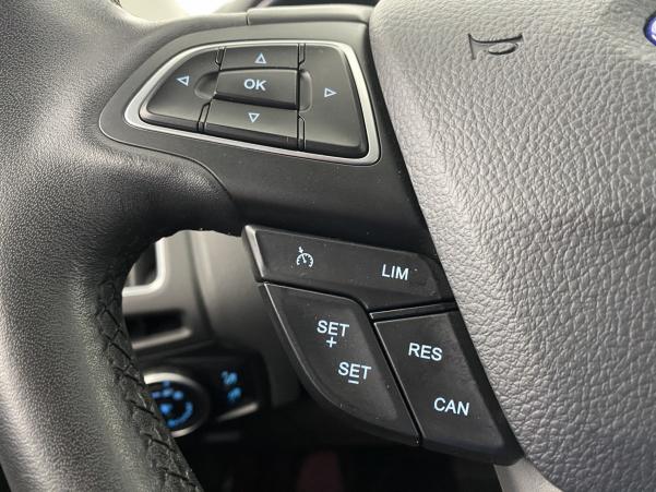 Vente en ligne Ford Focus 2.0 TDCi 150ch Titanium PowerShift + Caméra au prix de 15 490 €