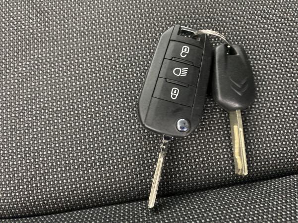 Vente en ligne Citroën C3 PureTech 82ch Feel Business au prix de 11 880 €