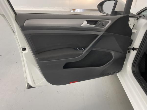 Vente en ligne Volkswagen Golf 1.2 TSI 110ch BlueMotion Technology Trendline 5p au prix de 14 490 €