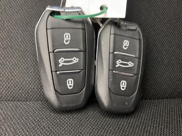 Vente en ligne Citroën Grand C4 Spacetourer BlueHDi 130ch Feel 7 places au prix de 28 990 €