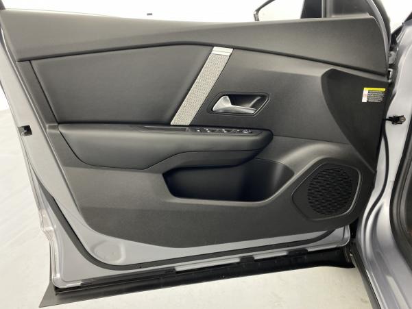 Vente en ligne Citroën C4 BlueHDi 130ch Shine EAT8 au prix de 25 990 €