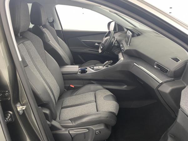 Vente en ligne Peugeot 3008 1.2 PureTech 130ch Allure EAT6 + Options au prix de 21 590 €