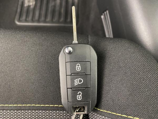 Vente en ligne Citroën C3 PureTech 82ch Shine au prix de 10 980 €