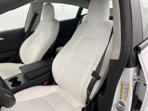 Vente en ligne Tesla Model 3 Standard RWD Plus + Sièges AV/AR chauffants + Chargeur induction au prix de 35 990 €