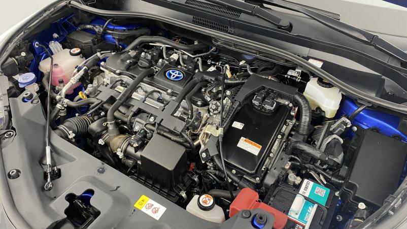 Vente en ligne Toyota C-HR 122h Dynamic 2WD E-CVT + Attelage au prix de 19 990 €