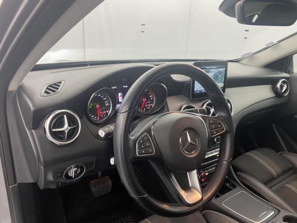 Vente en ligne Mercedes GLA 180 122ch Business Edition 7G-DCT + Options au prix de 19 990 €