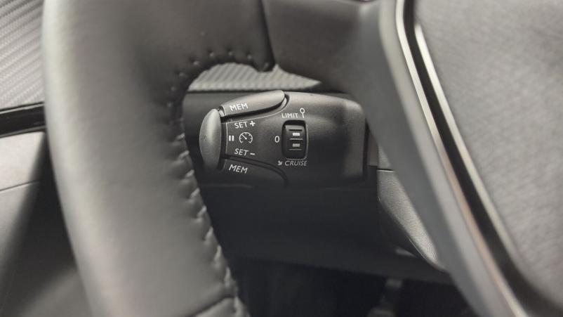 Vente en ligne Peugeot 2008 2008 II(2) 1.2 PureTech 100 Allure au prix de 22 700 €